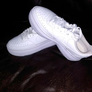 Women's Size 8 NIKE AirMax